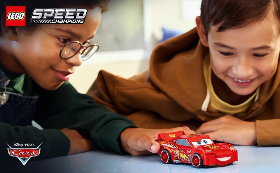 LEGO Speed Champions 77255 Saetta McQueen, Macchina Giocattolo da Collezione, Idea Regalo Disney per Fan del Film Pixar Cars