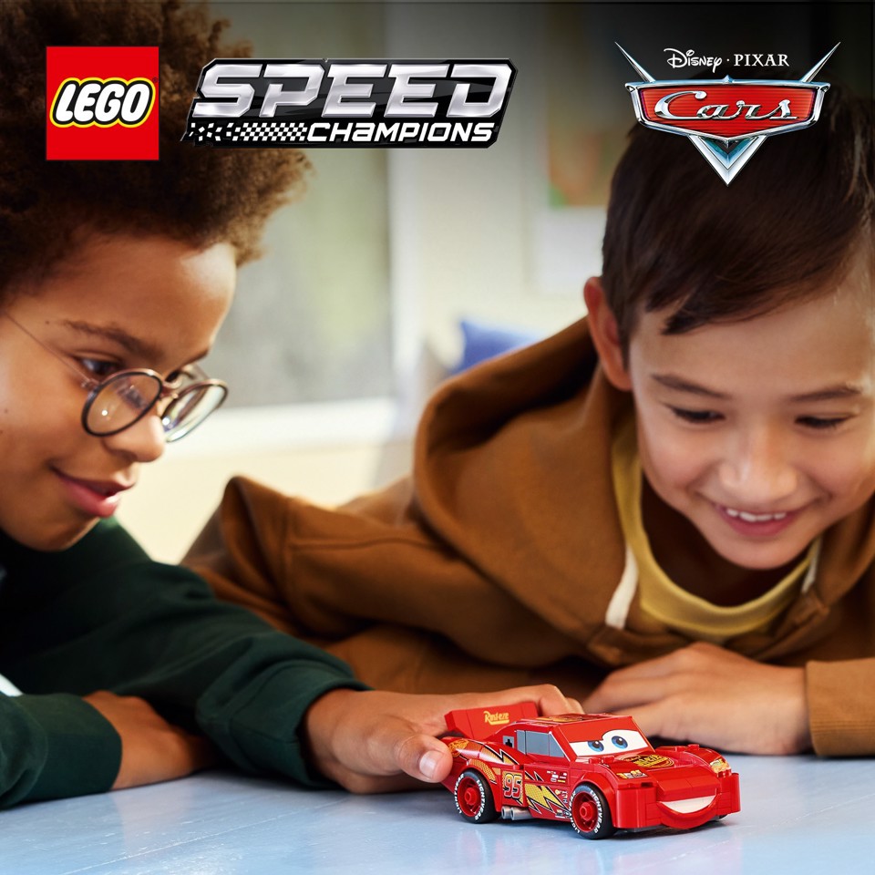 LEGO Speed Champions 77255 Saetta McQueen, Macchina Giocattolo da Collezione, Idea Regalo Disney per Fan del Film Pixar Cars