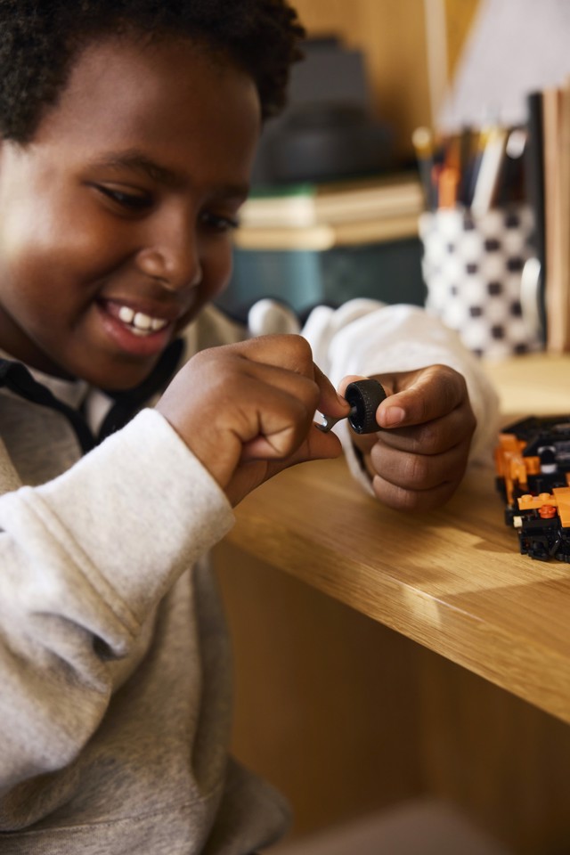 LEGO Speed Champions 77257 McLaren W1 Macchina Giocattolo con Minifigure da Collezione, Regalo di Compleanno Bambini da 9+