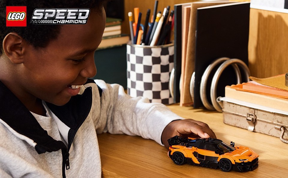 LEGO Speed Champions 77257 McLaren W1 Macchina Giocattolo con Minifigure da Collezione, Regalo di Compleanno Bambini da 9+