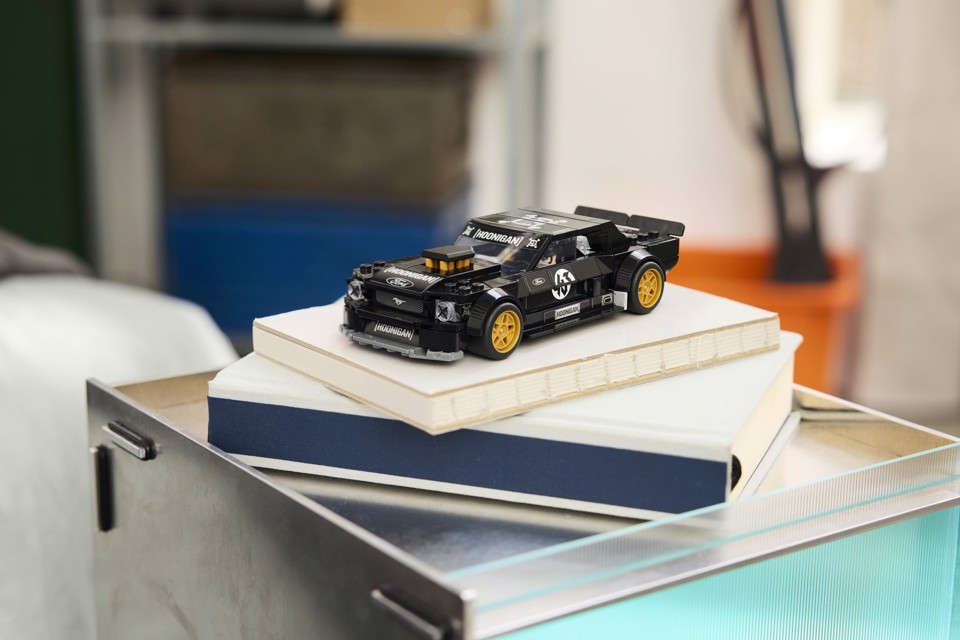 LEGO Speed Champions 77262 Ford Mustang ‘65 Hoonicorn V1 di Ken Block, Macchina Giocattolo con Minifigure, Regalo Bambini 9+