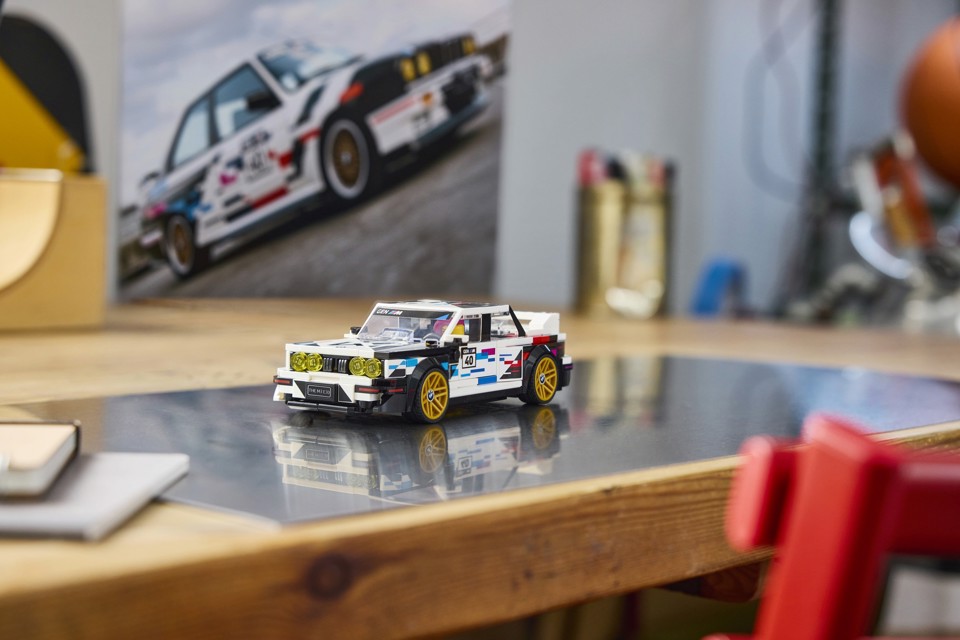 LEGO Speed Champions 77263 BMW M3 (E30), Macchina Giocattolo con Minifigure da Collezione, Regalo per Bambini e Fan da 9 Anni