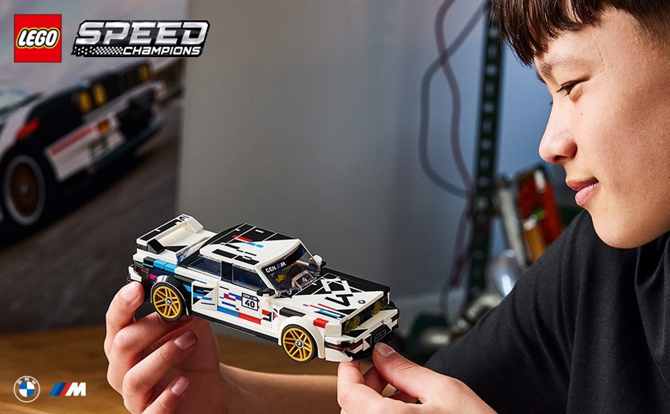 LEGO Speed Champions 77263 BMW M3 (E30), Macchina Giocattolo con Minifigure da Collezione, Regalo per Bambini e Fan da 9 Anni