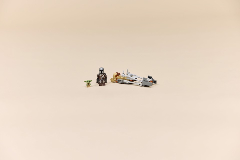LEGO Star Wars 75436 Speeder Bike del Mandaloriano e di Grogu, Giocattolo con Grogu e Minifigure di Din Djarin, Regalo da 6+