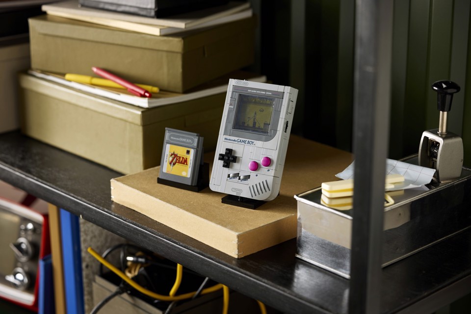 LEGO Super Mario 72046 Game Boy, Kit di Modellismo per Adulti Nintendo con 2 Cartucce e Stand, Regalo per Fan dei Videogiochi