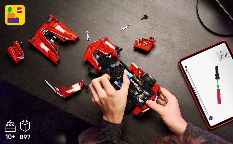LEGO Technic 42212 Ferrari FXX K, Motore V12 con Pistoni Mobili