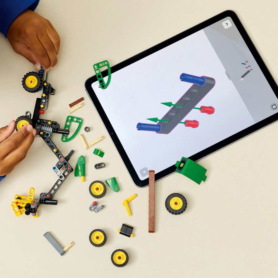 LEGO Technic 42218 Mietitrebbia Gommato John Deere 1470H, Veicolo Giocattolo da Cantiere, Braccio Rotante e Pinza, Regalo 7+