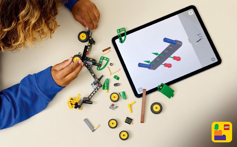 LEGO Technic 42218 Mietitrebbia Gommato John Deere 1470H, Veicolo Giocattolo da Cantiere, Braccio Rotante e Pinza, Regalo 7+