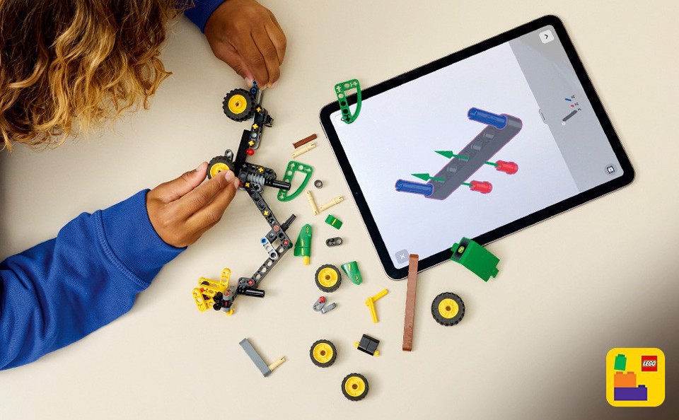 LEGO Technic 42218 Mietitrebbia Gommato John Deere 1470H, Veicolo Giocattolo da Cantiere, Braccio Rotante e Pinza, Regalo 7+