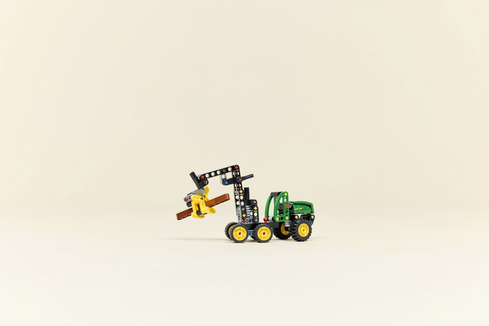 LEGO Technic 42218 Mietitrebbia Gommato John Deere 1470H, Veicolo Giocattolo da Cantiere, Braccio Rotante e Pinza, Regalo 7+