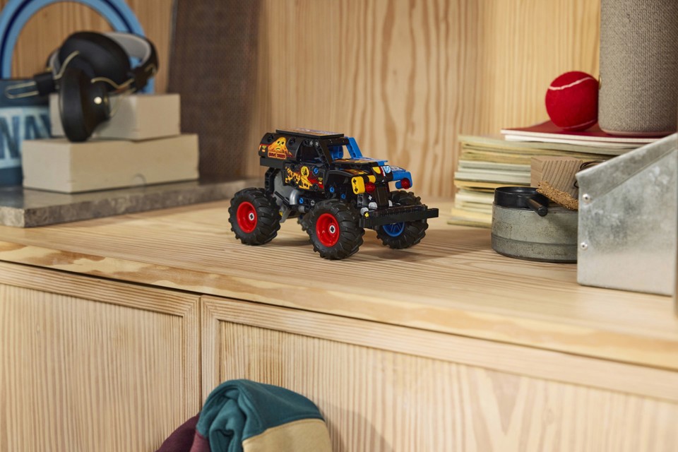 LEGO Technic 42219 Monster Jam Grave Digger Fuoco e Ghiaccio