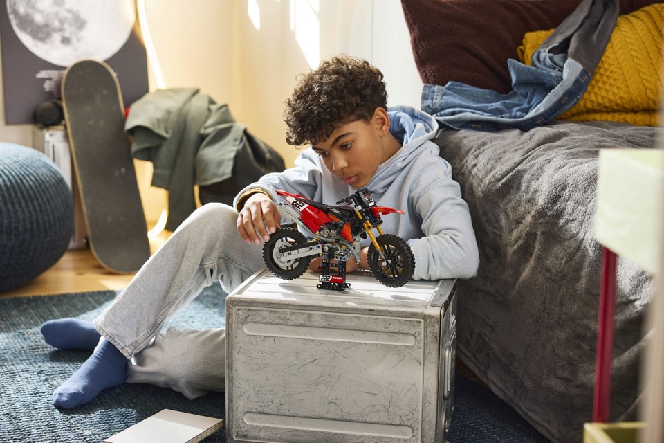 LEGO Technic 42238 Moto Ducati Desmo450 MX Factory, Kit di Modellismo con Moto Giocattolo da Collezione, Regalo Bambini 10+