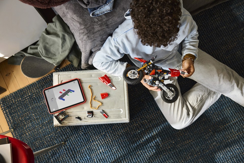 LEGO Technic 42238 Moto Ducati Desmo450 MX Factory, Kit di Modellismo con Moto Giocattolo da Collezione, Regalo Bambini 10+