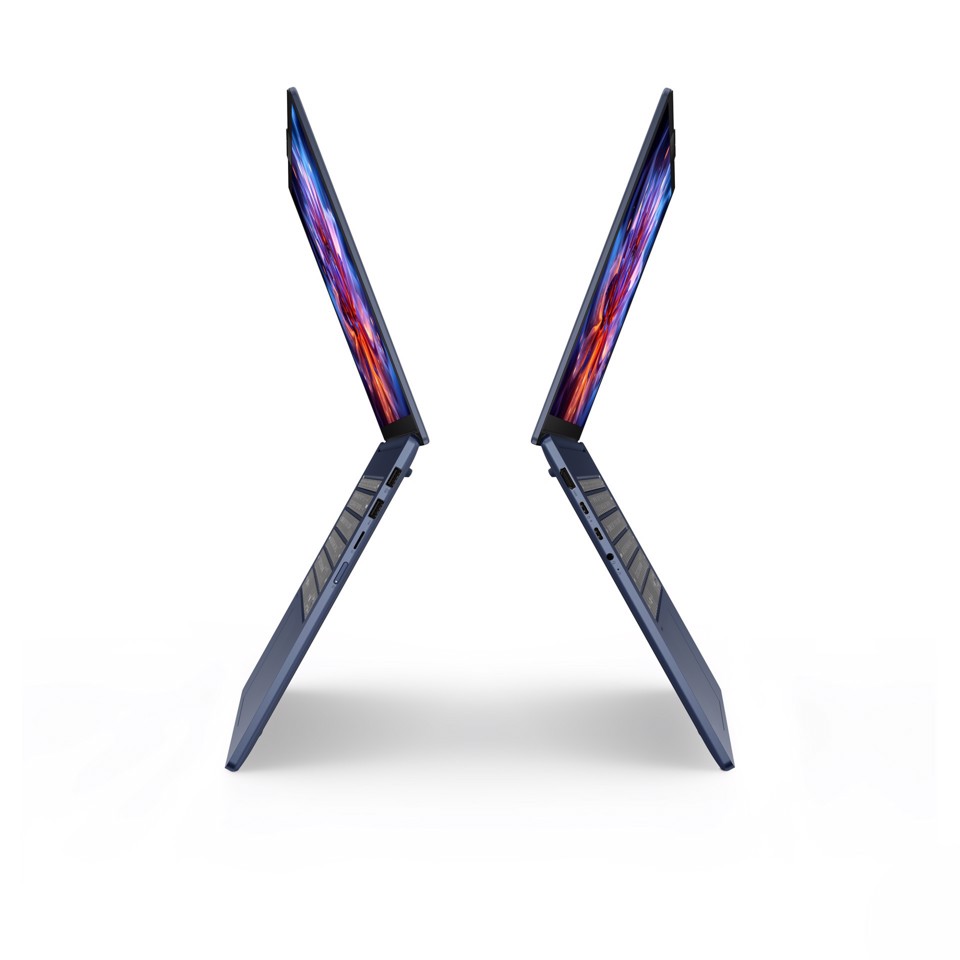 Lenovo IdeaPad | Notebook Slim 3 | Display 15.3'' WUXGA (1920x1200) | Processore INTEL Core 7 350 | Memoria RAM 16GB | Memoria SSD 512GB | Scheda grafica Integrata | Sistema Operativo WINDOWS 11 HOME | COSMIC BLUE | Caricatore NON incluso