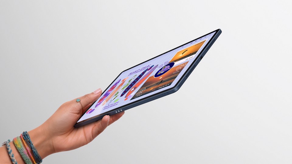 Lenovo Yoga Tab Gen 2 - Display 11.1" 4K (3840×2560) LTPS 1100nits 144Hz - CPU MediaTek Dimensity 9500s - RAM 8GB - Memoria 256GB UFS - Grafica ARM Immortalis G925 MC12 - Connettività WiFi Slot MicroSD - 0 - 0 Inclusi