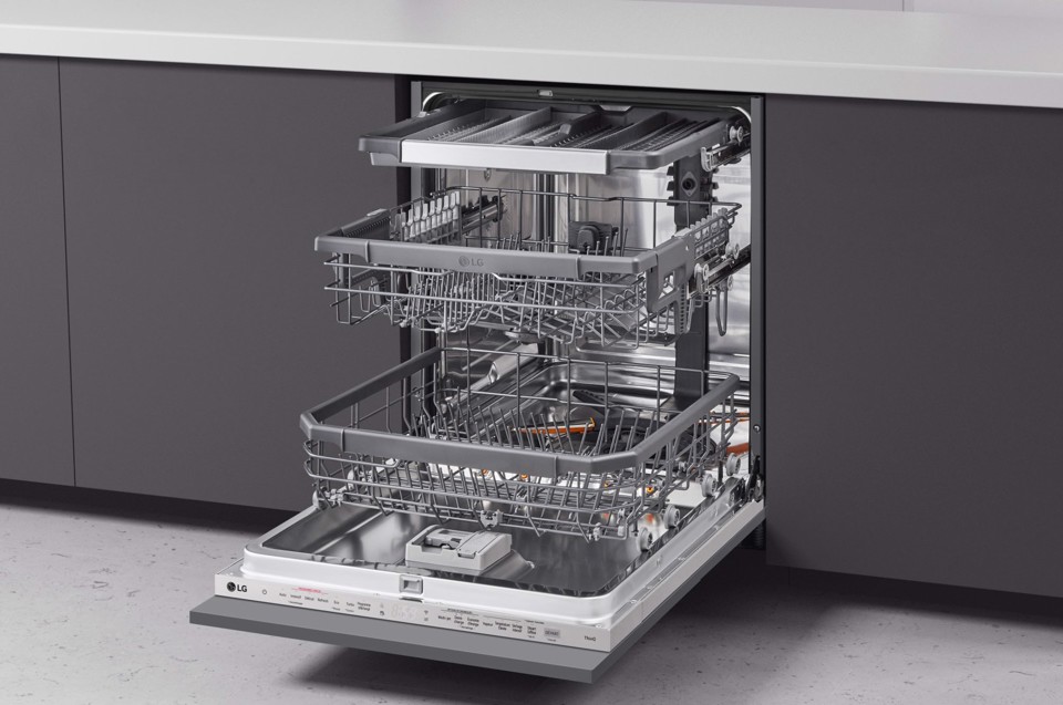 LG QuadWash DB365TXS Lavastoviglie a scomparsa totale Classe B 14 coperti Vapore Wi-Fi