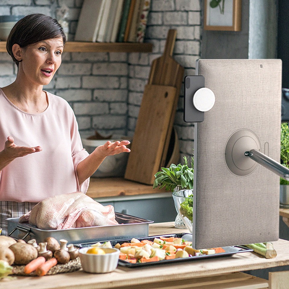 LG StanbyME 27ART10 Schermo 27'' Touchscreen, Base con ruote, Batteria, WebOS - RICONDIZIONATO GRADO A