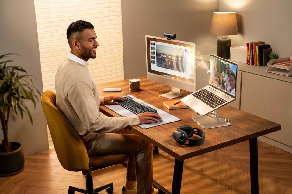 K980 Signature SlimSolar+ tastiera wireless BT