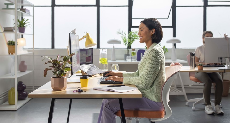 Logitech Wave Keys tastiera ergonomica Bluetooth