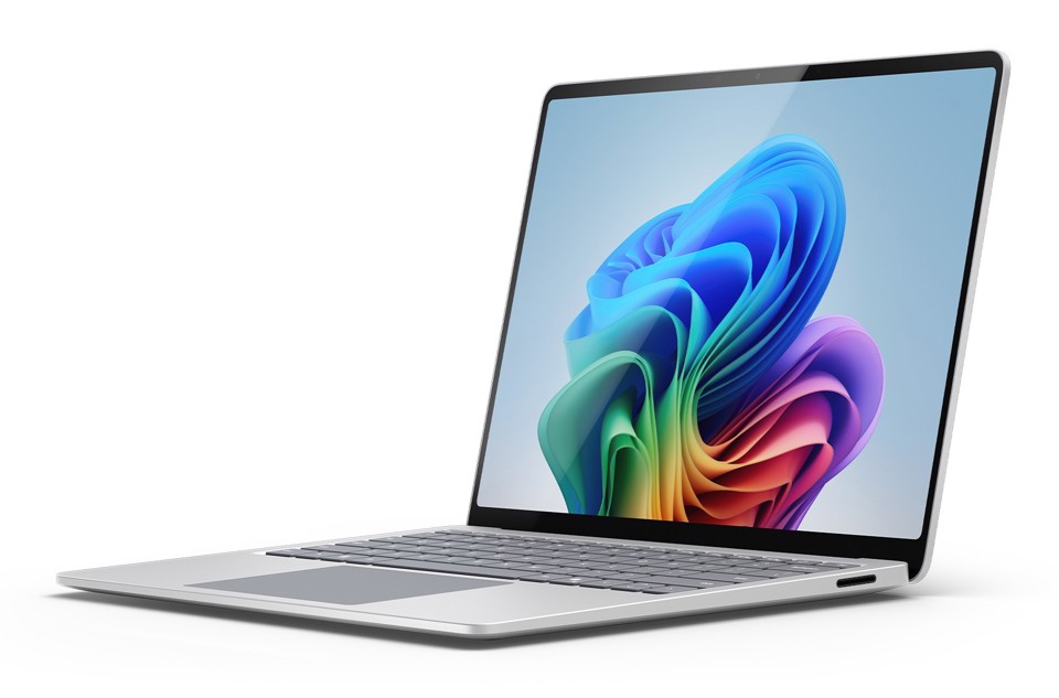 Microsoft Surface Laptop 7 - 13\" Notebook Qualcomm Snapdragon X1P-64-100 Computer portatile 35 cm (13.8") Touch screen 16 GB LPDDR5x-SDRAM 256 GB SSD Wi-Fi 7 (802.11be) Windows 11 Home Platino
