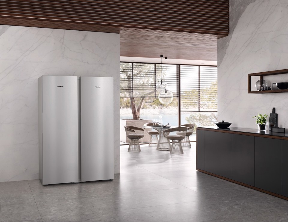 Miele FNS 4382 D Congelatore verticale Libera installazione 278 L Argento