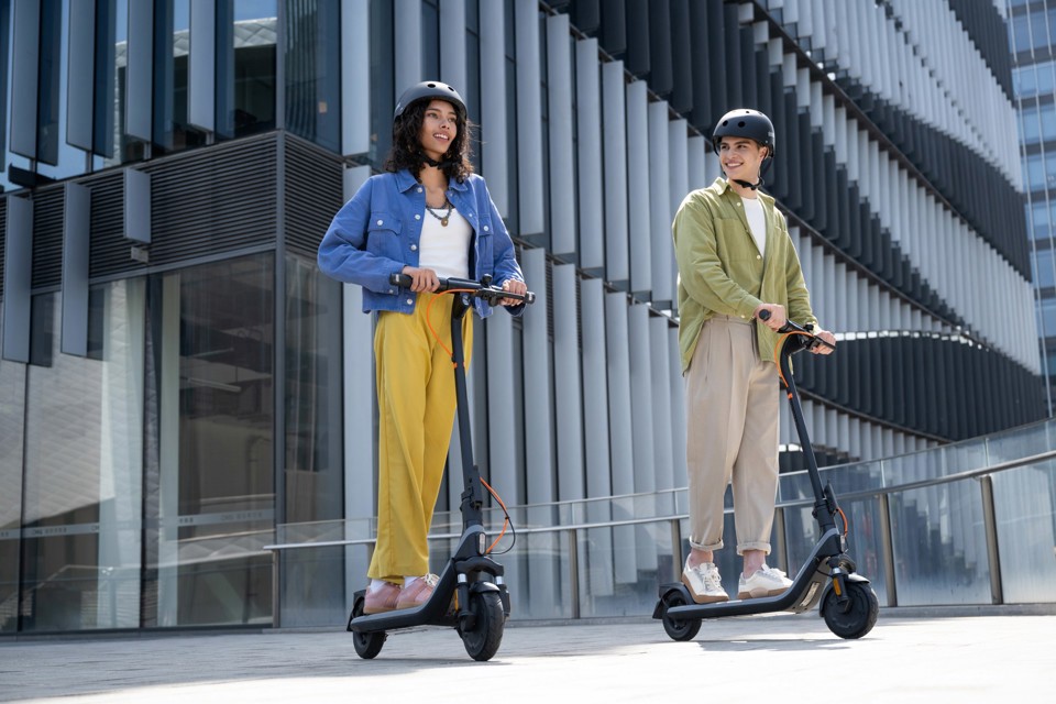 Ninebot by Segway Ninebot Monopattino Elettrico E2 Plus E II Powered by Segway