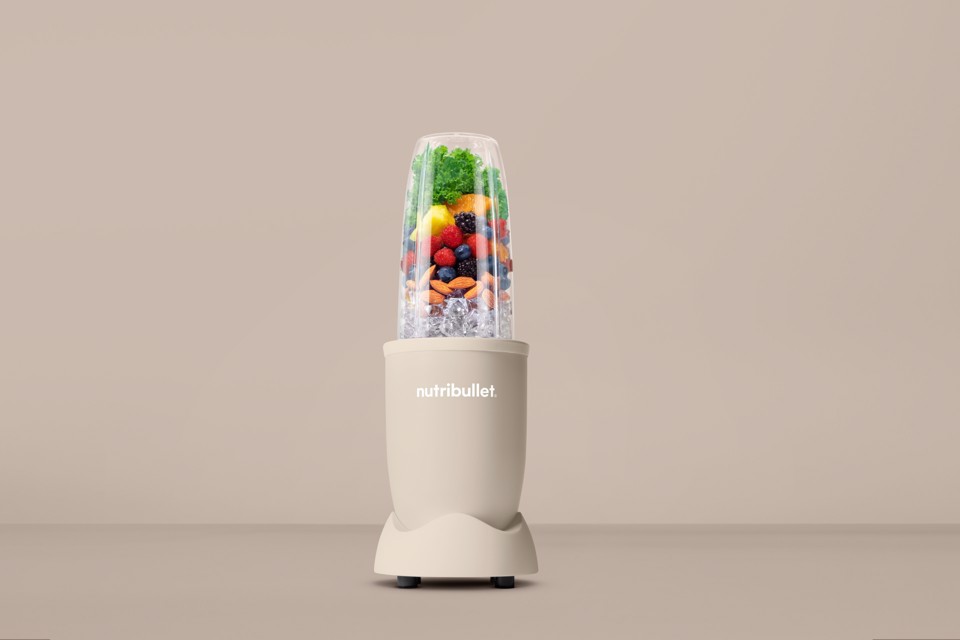 NutriBullet Pro – Frullatore Compatto e Potente, Estrattore di Nutrienti, Smoothie Maker, 900W, Beige Opaco (NB907MASN)