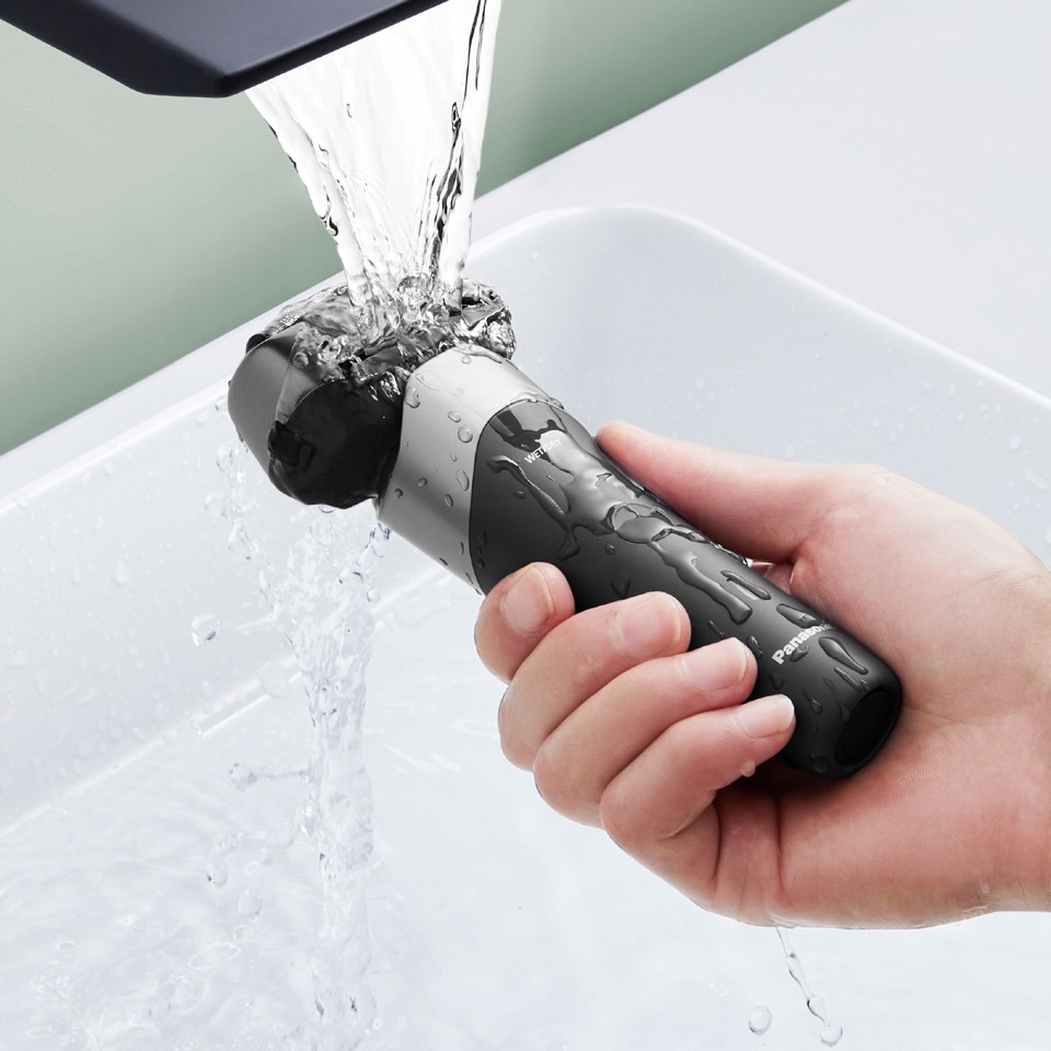 Panasonic ES-RM3, Rasoio 3 lame, Wet&Dry, USB-C, sistema di pulizia easy cleaner