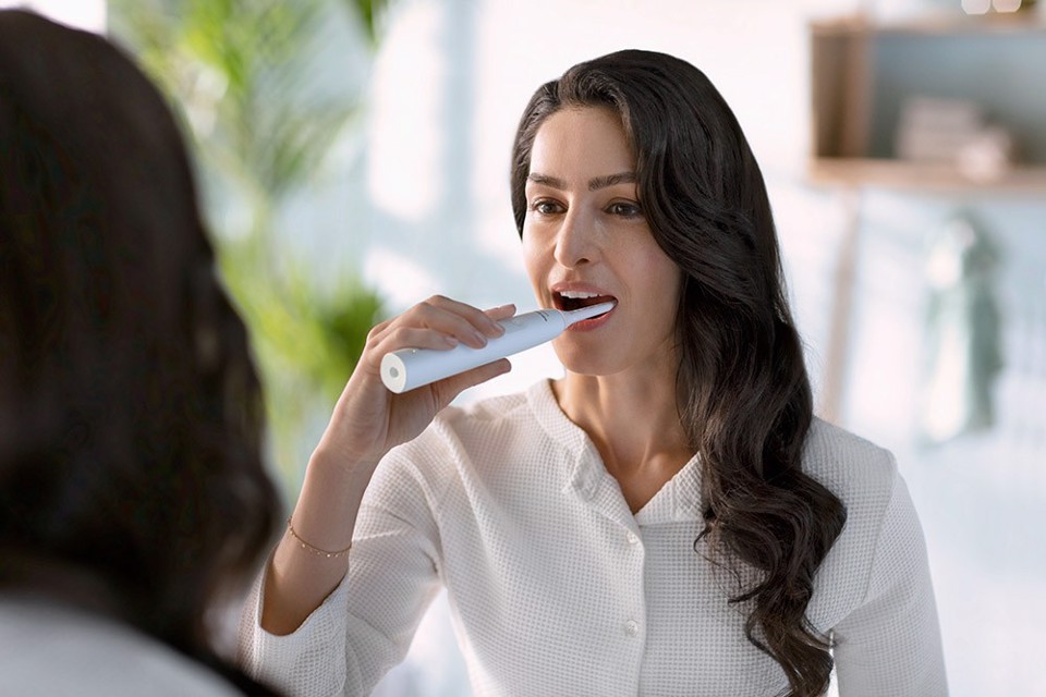Philips Sonicare serie 4100 Sonicare Spazzolino elettrico sonico bianco HX3681/33