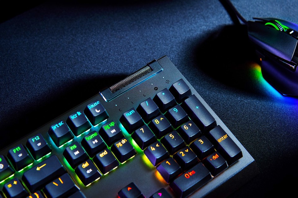 Razer BlackWidow V4 X tastiera USB QWERTY Italiano Nero