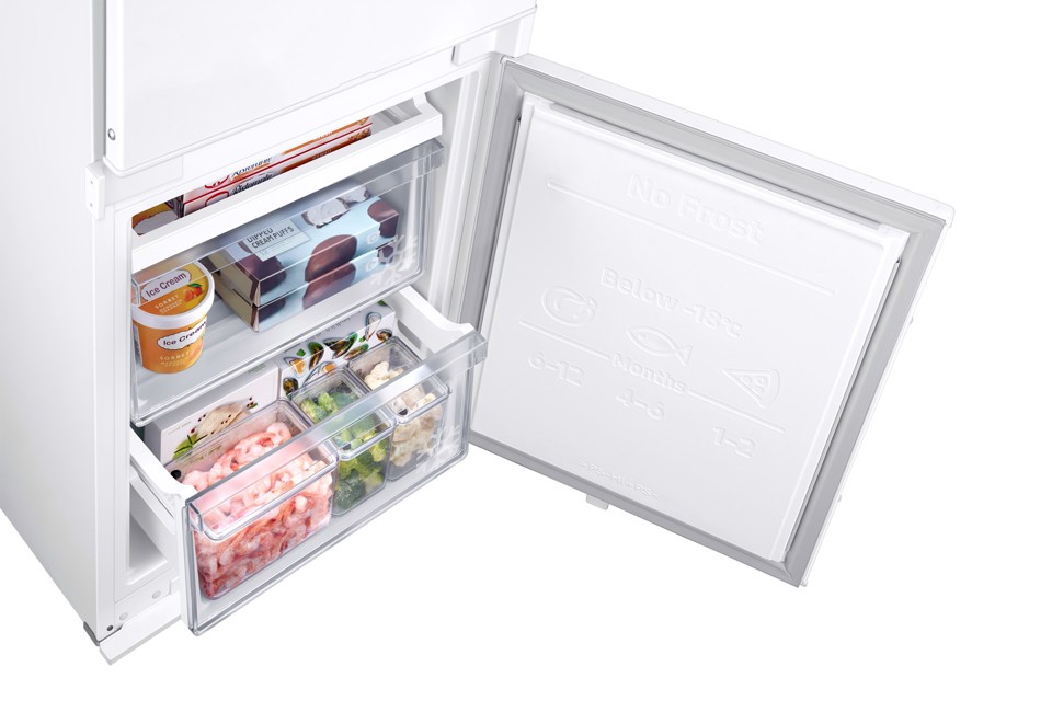 Samsung BRB30600EWW frigorifero con congelatore Da incasso E Bianco