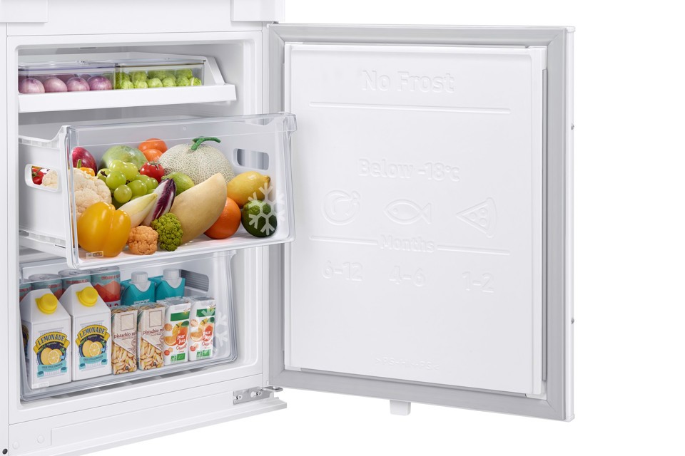 Samsung BRB30600EWW frigorifero con congelatore Da incasso E Bianco