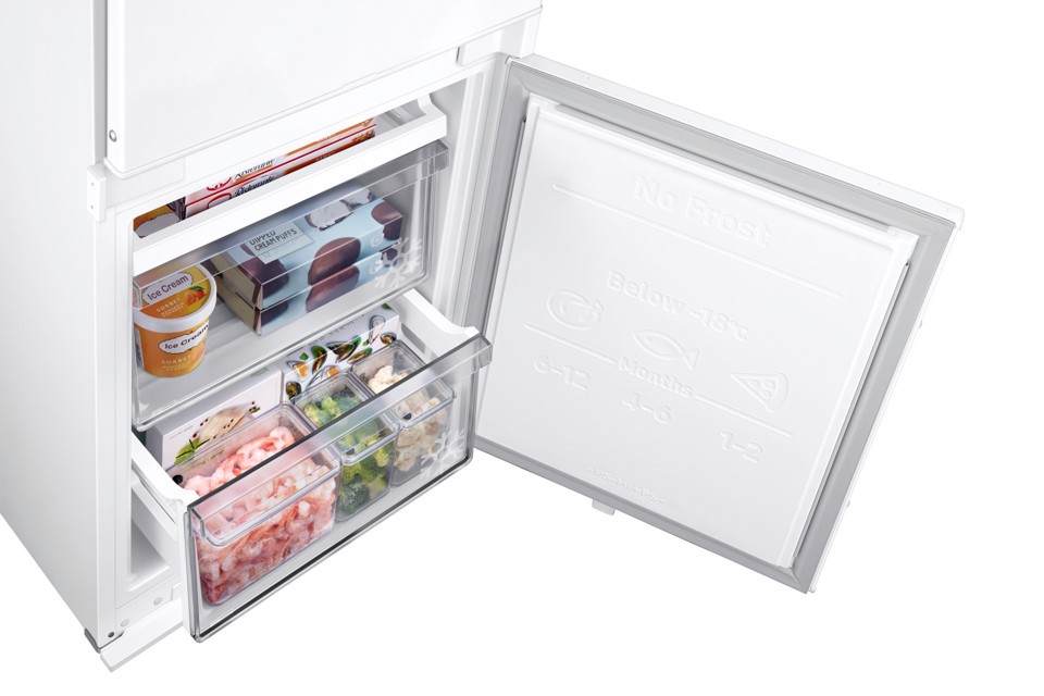 Samsung Frigorifero Combinato da Incasso F1rst 60 AI Plus 1.94m 298L Total No Frost