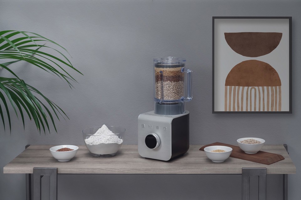 Smeg BLC01BLMEU frullatore Frullatore da tavolo 1400 W Alluminio, Nero