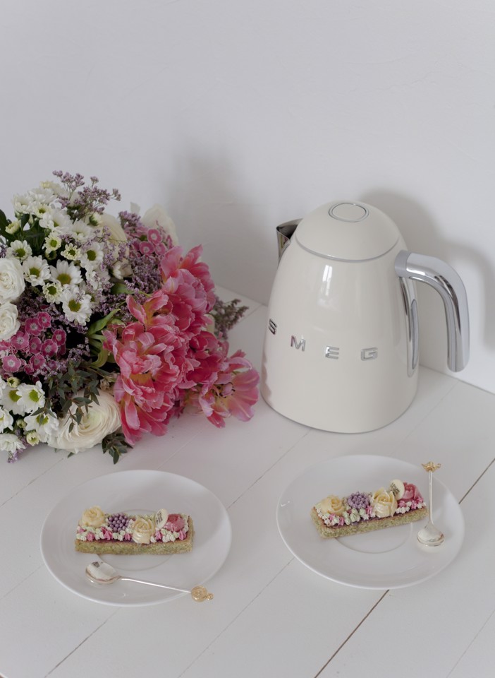 Smeg Bollitore A Temperatura Variabile 50's Style – Panna LUCIDO – KLF04CREU