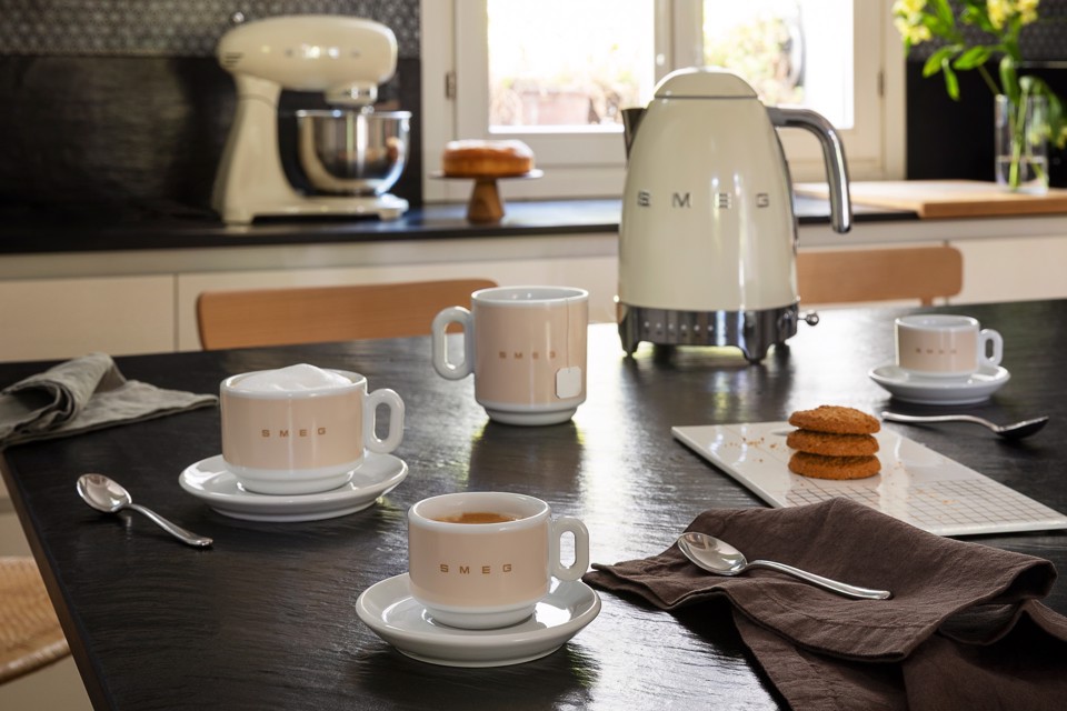 Smeg Bollitore A Temperatura Variabile 50's Style – Panna LUCIDO – KLF04CREU