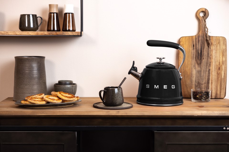 Smeg Bollitore con fischio 50's Style - Nero LUCIDO - WKF01BL