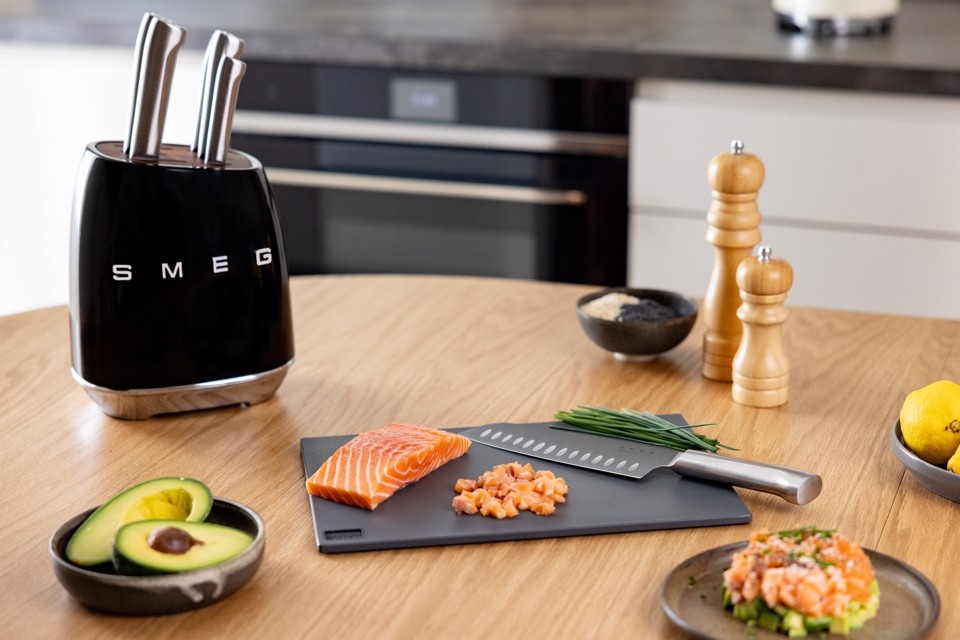 Smeg Ceppo con coltelli 50's Style - Nero LUCIDO - KBSF02BL