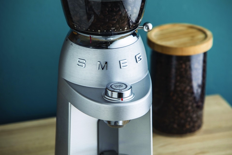 Smeg CGF02SSEU macina caffé 150 W Alluminio