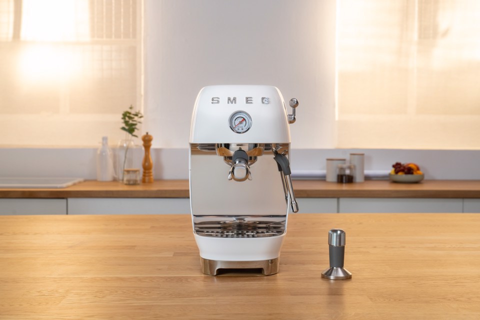 Smeg ECF03WHEU macchina per caffè Automatica/Manuale Macchina per espresso 1,4 L