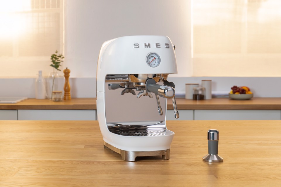 Smeg ECF03WHEU macchina per caffè Automatica/Manuale Macchina per espresso 1,4 L