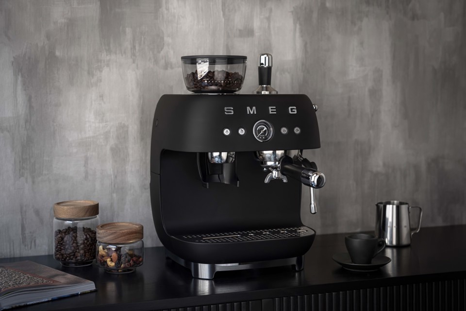 Smeg EGF03BLMEU macchina per caffè Manuale Macchina per espresso 2,4 L