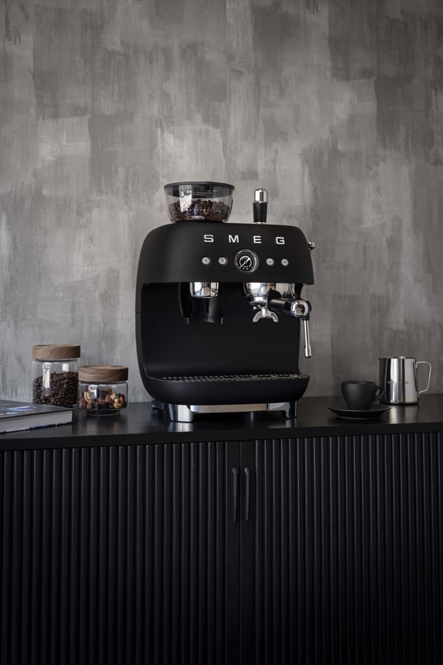 Smeg EGF03BLMEU macchina per caffè Manuale Macchina per espresso 2,4 L