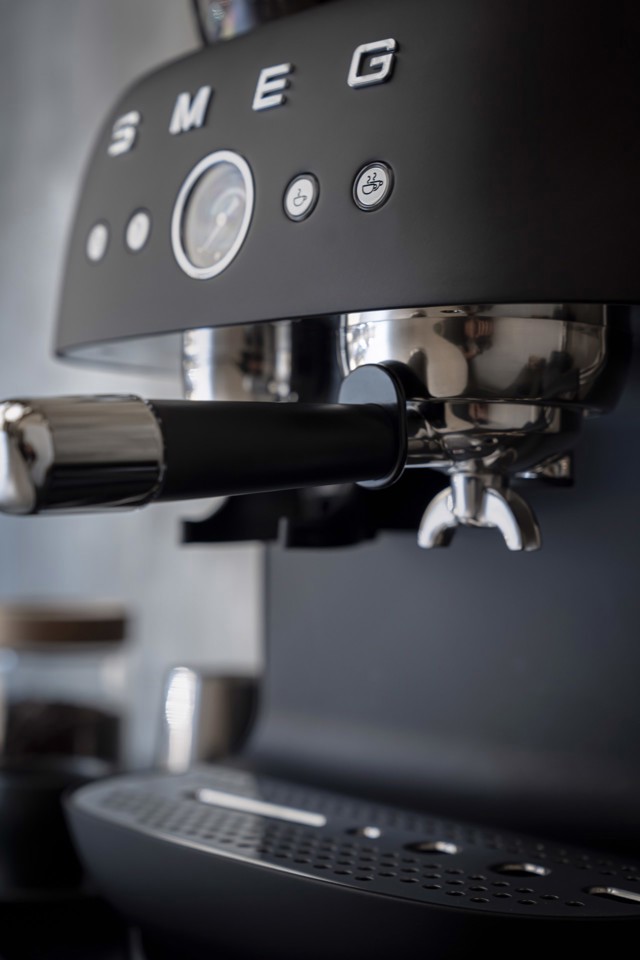 Smeg EGF03BLMEU macchina per caffè Manuale Macchina per espresso 2,4 L