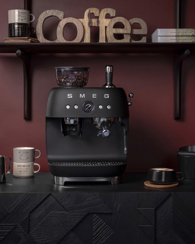 Smeg EGF03BLMEU macchina per caffè Manuale Macchina per espresso 2,4 L