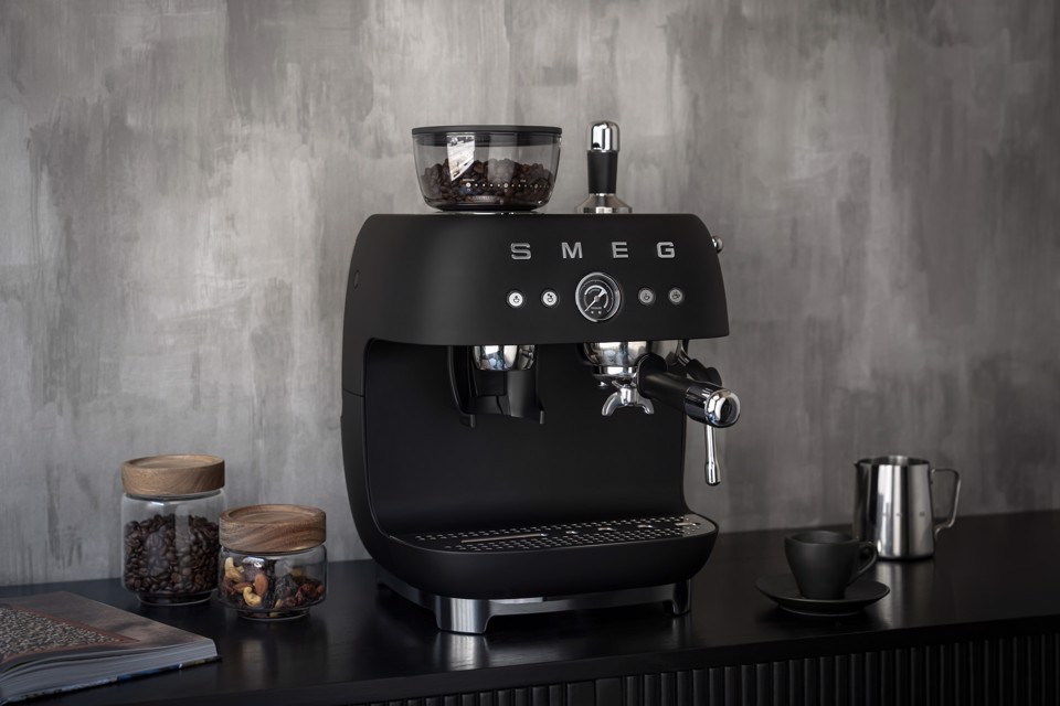 Smeg EGF03BLMEU macchina per caffè Manuale Macchina per espresso 2,4 L