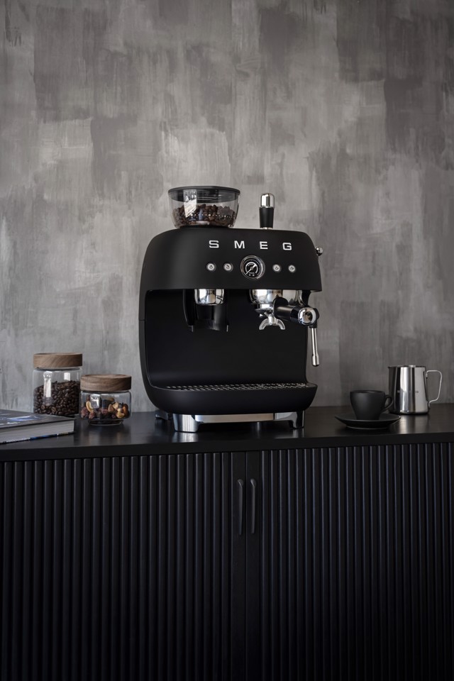 Smeg EGF03BLMEU macchina per caffè Manuale Macchina per espresso 2,4 L