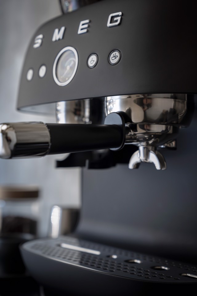 Smeg EGF03BLMEU macchina per caffè Manuale Macchina per espresso 2,4 L