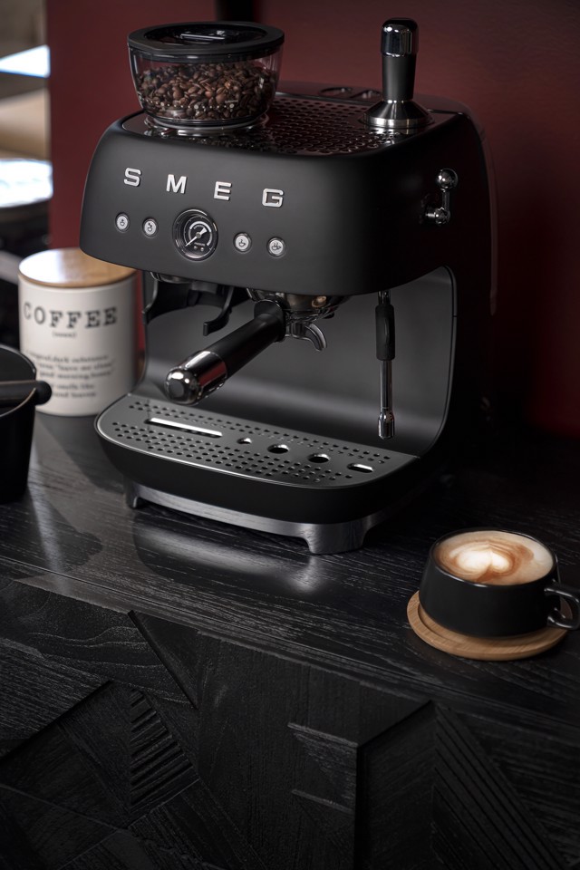 Smeg EGF03BLMEU macchina per caffè Manuale Macchina per espresso 2,4 L