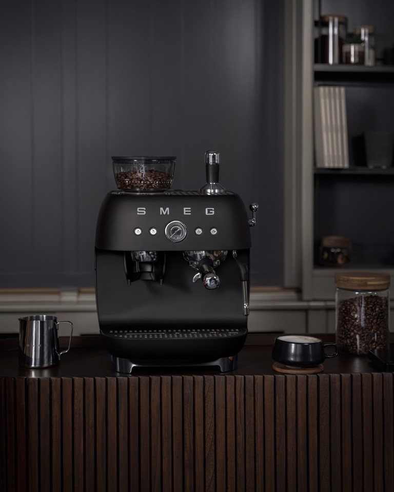 Smeg EGF03BLMEU macchina per caffè Manuale Macchina per espresso 2,4 L